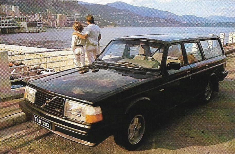 245 Turbo 1982 noir et capot plat